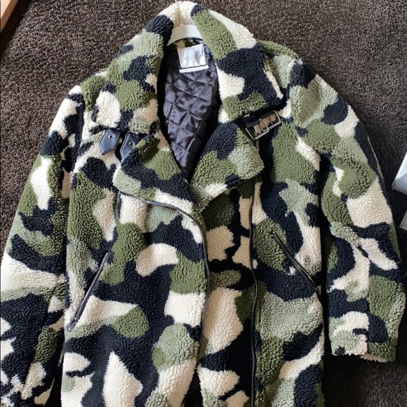 Urban outfitters size medium fuzzy camo jacket - Picture 1 of 2